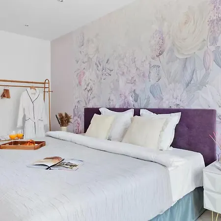 Stylish 2 Bedroom *